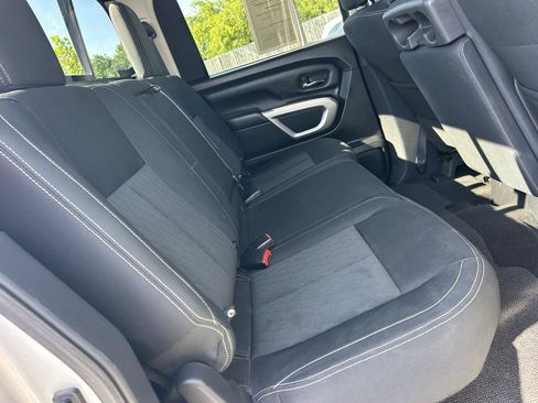 Used 2018 Nissan Titan SV RWD image 11