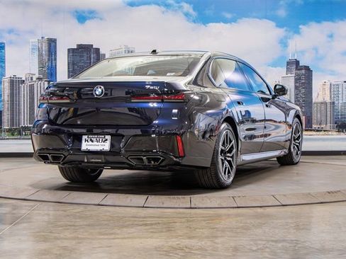 Used 2025 BMW 760i xDrive w/ Executive Package image 8