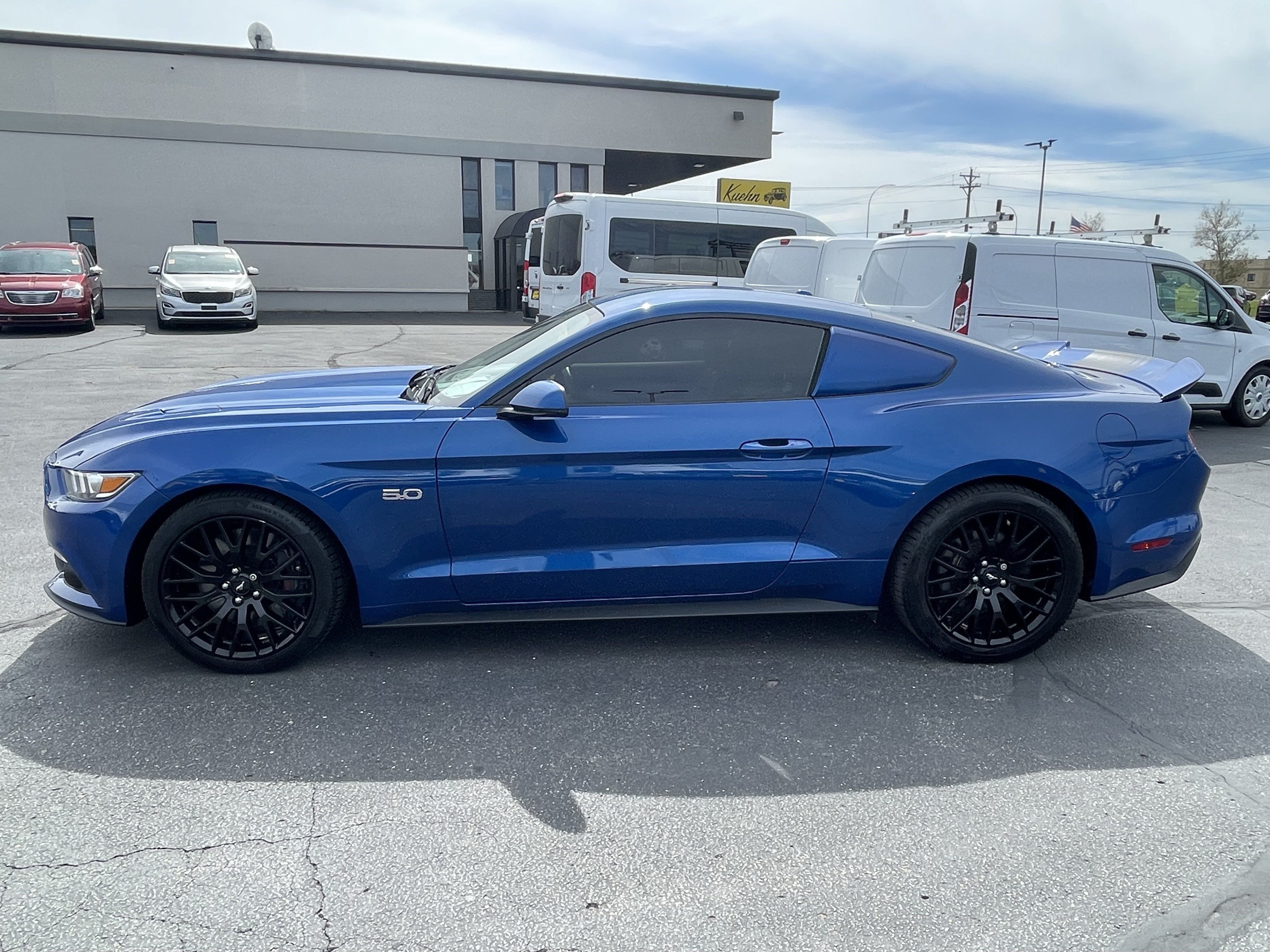 Used 2017 Ford Mustang GT Premium w/ GT Performance Package RWD image 5