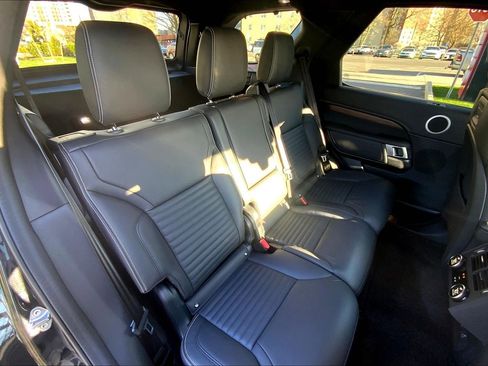 Used 2025 Land Rover Discovery Dynamic SE AWD/4WD image 19