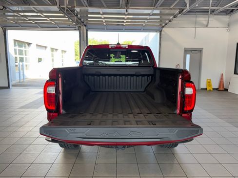 Certified 2024 GMC Canyon AT4 w/ AT4 Premium Package AWD/4WD image 15