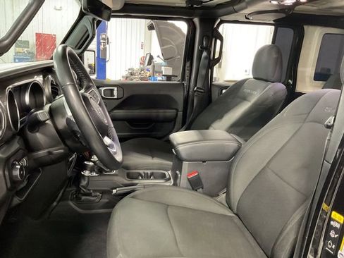 Used 2022 Jeep Wrangler Unlimited Sahara AWD/4WD image 9