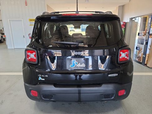 Used 2015 Jeep Renegade Latitude w/ Cold Weather Group image 6