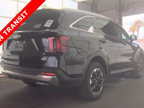 Used 2024 Kia Sorento S image 5