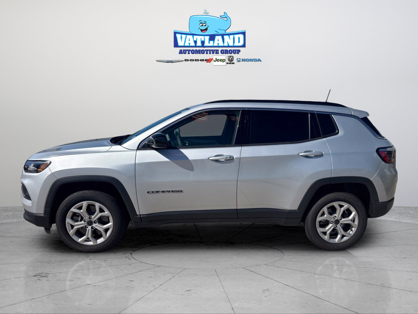 Certified 2025 Jeep Compass Latitude AWD/4WD image 2