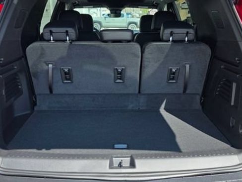 New 2026 Chevrolet Traverse LT w/ Sun and Wheel Package AWD/4WD image 7
