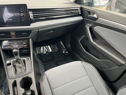 Used 2025 Volkswagen Jetta SE image 32