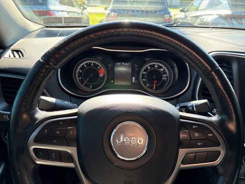 Used 2020 Jeep Cherokee Latitude Plus AWD/4WD image 20