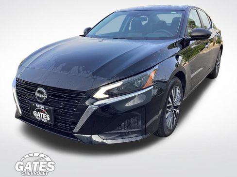 Used 2024 Nissan Altima 2.5 SV AWD/4WD image 5