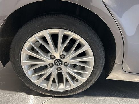 Used 2018 Toyota Camry XLE image 19