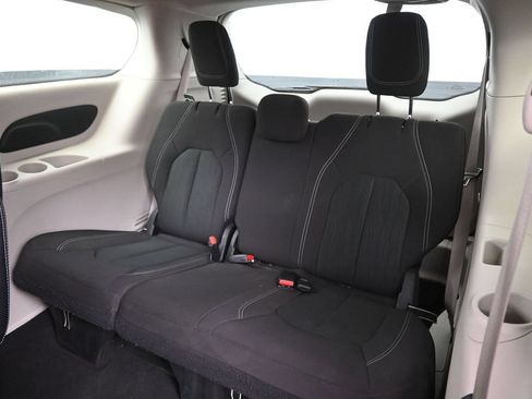 Used 2022 Chrysler Voyager LX FWD image 28