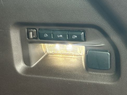 Used 2024 Ford Explorer King Ranch w/ Technology Package image 9