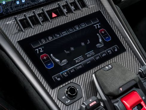 Used 2024 Lamborghini Urus Performante AWD/4WD image 29