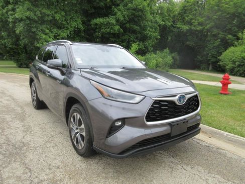 Used 2021 Toyota Highlander XLE FWD image 15
