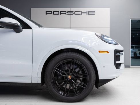 Certified 2026 Porsche Cayenne Coupe AWD/4WD image 11