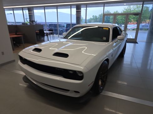 Used 2023 Dodge Challenger SRT Hellcat RWD image 4