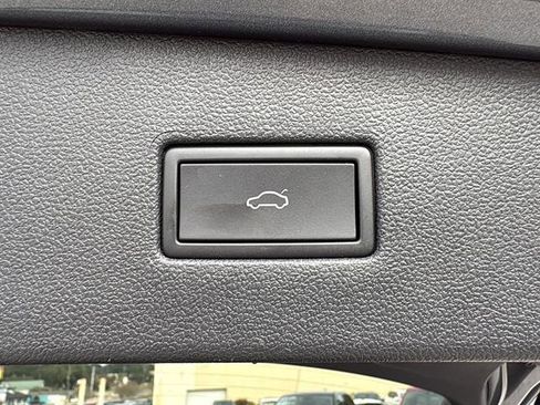 Certified 2024 Volkswagen Tiguan SE R-Line image 12