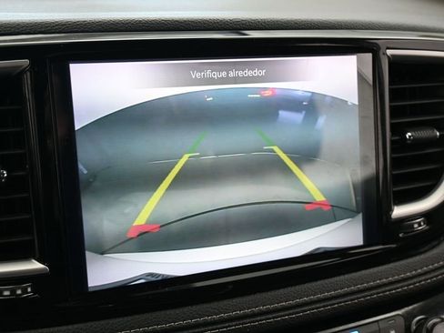 Used 2023 Chrysler Pacifica Touring-L image 23