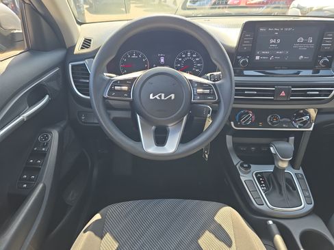 Certified 2023 Kia Seltos LX AWD/4WD image 13