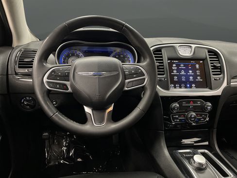 Used 2023 Chrysler 300 Touring w/ Sport Appearance Package RWD image 5