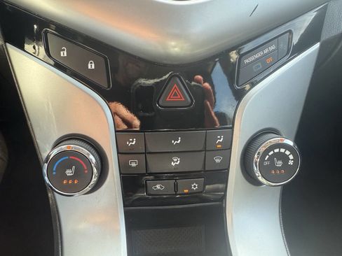 Used 2014 Chevrolet Cruze LT image 18