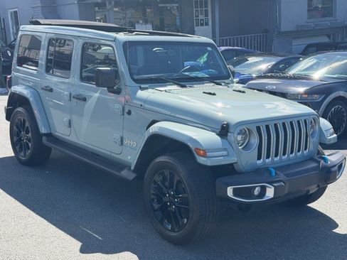Used 2023 Jeep Wrangler Unlimited Sahara AWD/4WD image 3