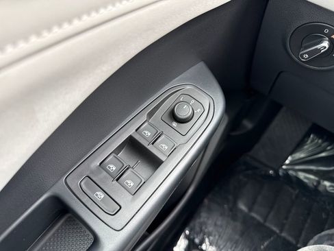 New 2026 Volkswagen Taos SE AWD/4WD image 8