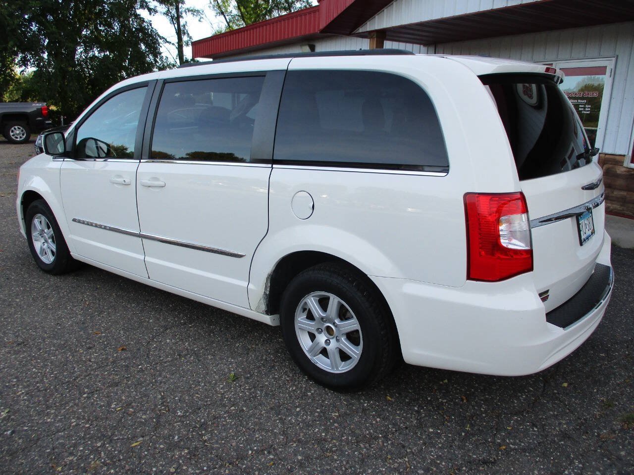 Used 2012 Chrysler Town & Country Touring FWD image 5