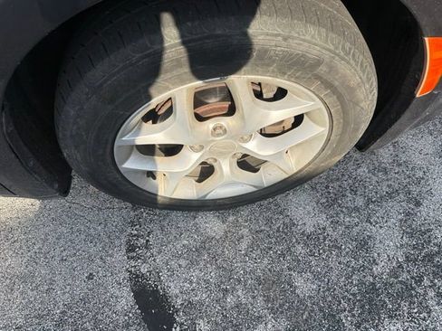 Used 2017 Chrysler Pacifica Touring-L w/ Tire & Wheel Group FWD image 10