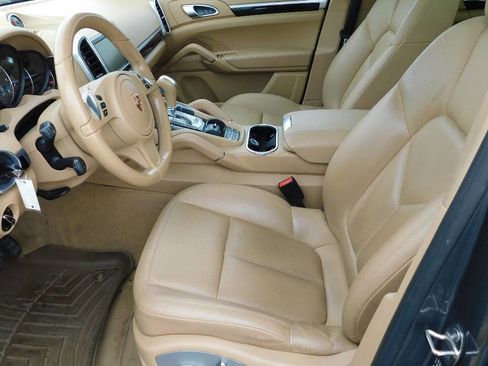 Used 2014 Porsche Cayenne Platinum Edition image 45