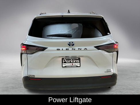 Used 2024 Toyota Sienna XLE image 6