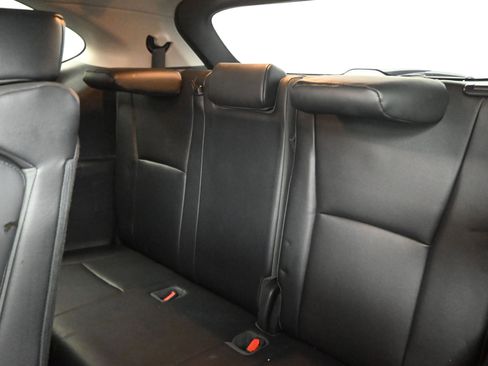 Used 2020 Toyota Highlander XLE image 19