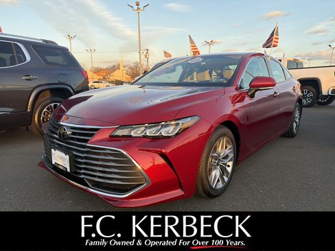 Used 2020 Toyota Avalon XLE image 1