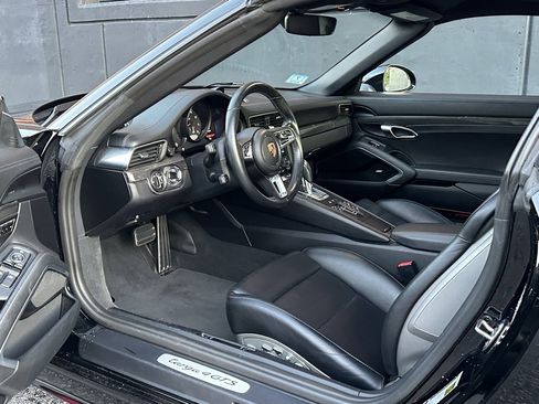 Certified 2019 Porsche 911 Targa 4 GTS image 4