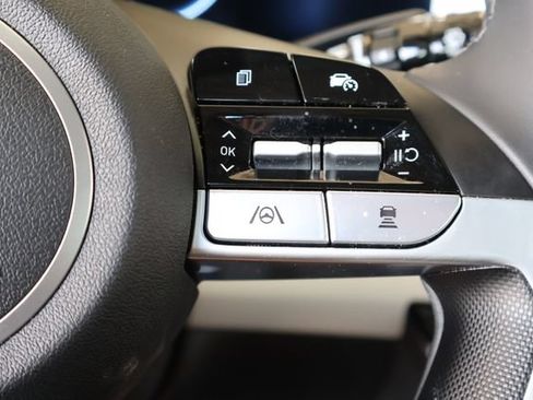 Used 2025 Hyundai Elantra Limited FWD image 22
