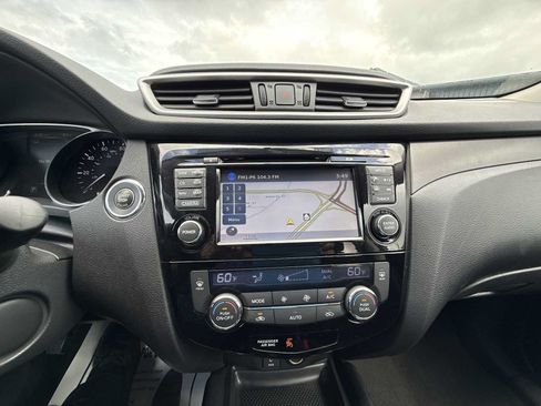 Used 2014 Nissan Rogue SV w/ SV Premium Package FWD image 19