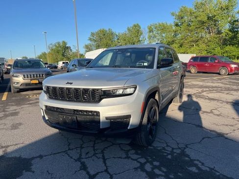 Used 2023 Jeep Grand Cherokee L Laredo AWD/4WD image 1