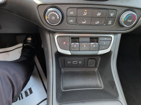 Used 2024 GMC Terrain SLE image 22