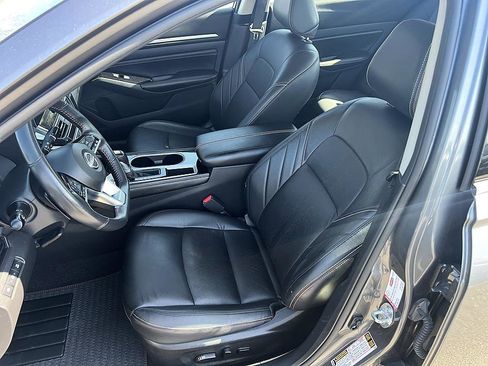 Certified 2023 Nissan Altima 2.5 SR w/ SR Premium Package image 13