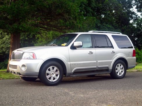 Used 2004 Lincoln Navigator Luxury AWD/4WD image 17