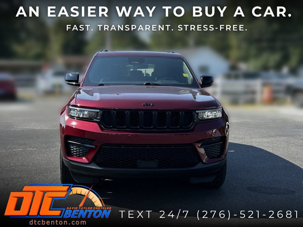 Used 2025 Jeep Grand Cherokee Altitude AWD/4WD image 2