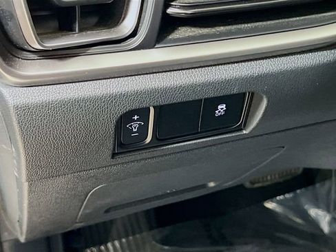 Certified 2025 Kia Sorento LX image 10