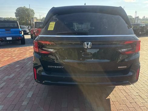 Used 2025 Honda Odyssey Touring image 9