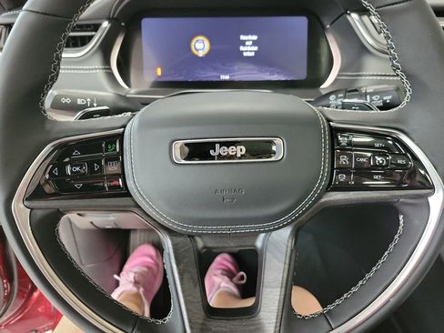 New 2025 Jeep Grand Cherokee Overland image 12