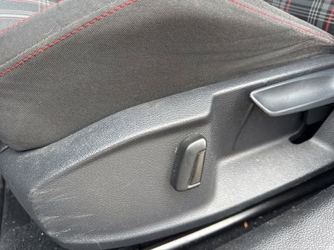 Used 2015 Volkswagen GTI SE FWD image 26