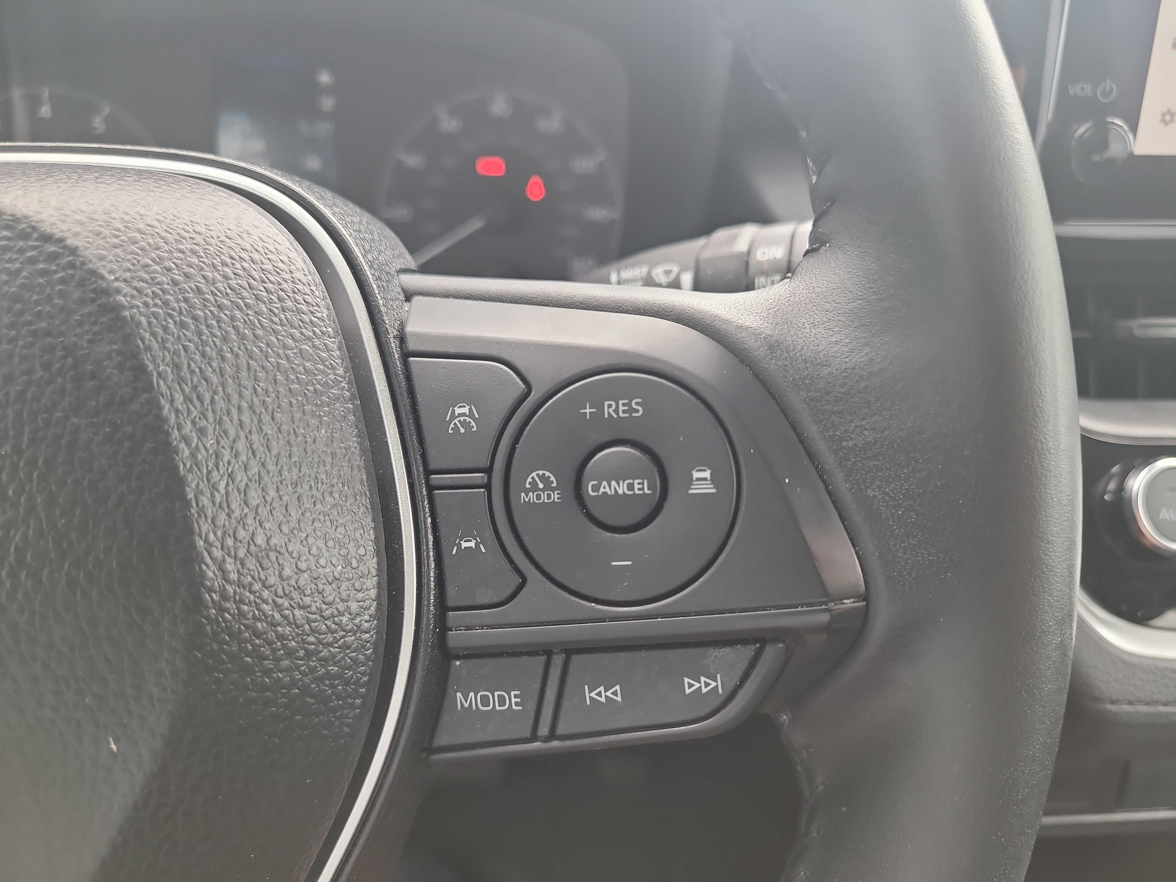 Certified 2025 Toyota Corolla Cross LE FWD image 29