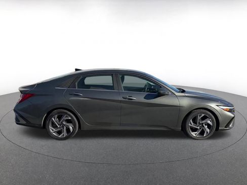 Used 2025 Hyundai Elantra SEL image 16