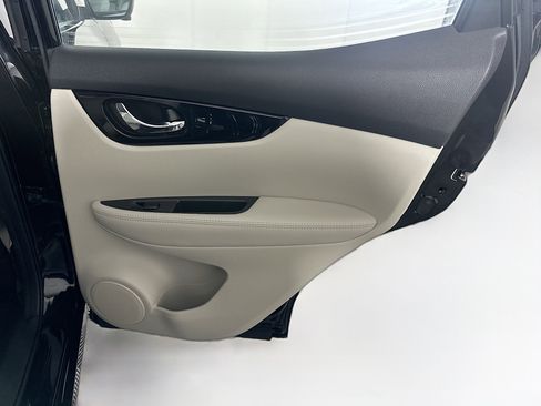 Used 2022 Nissan Rogue Sport SL image 29