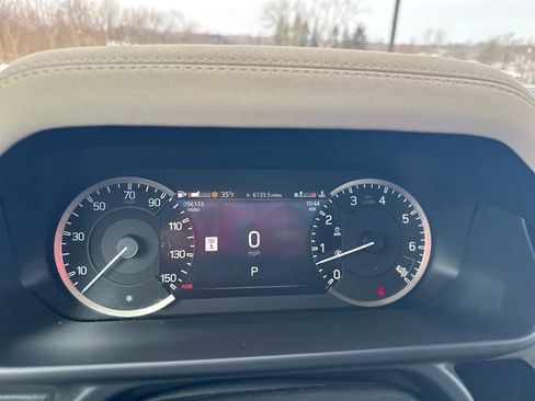 Used 2023 Land Rover Defender 110 SE image 24