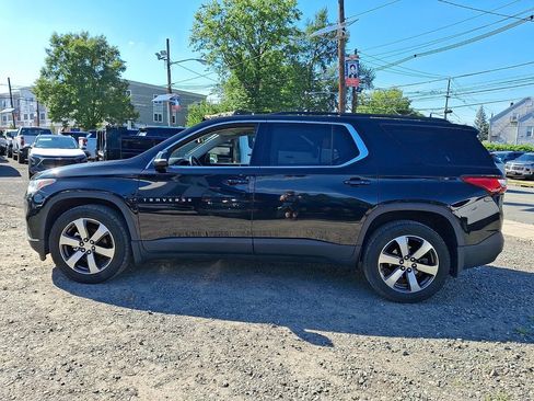 Used 2019 Chevrolet Traverse LT w/ LT Premium Package AWD/4WD image 4